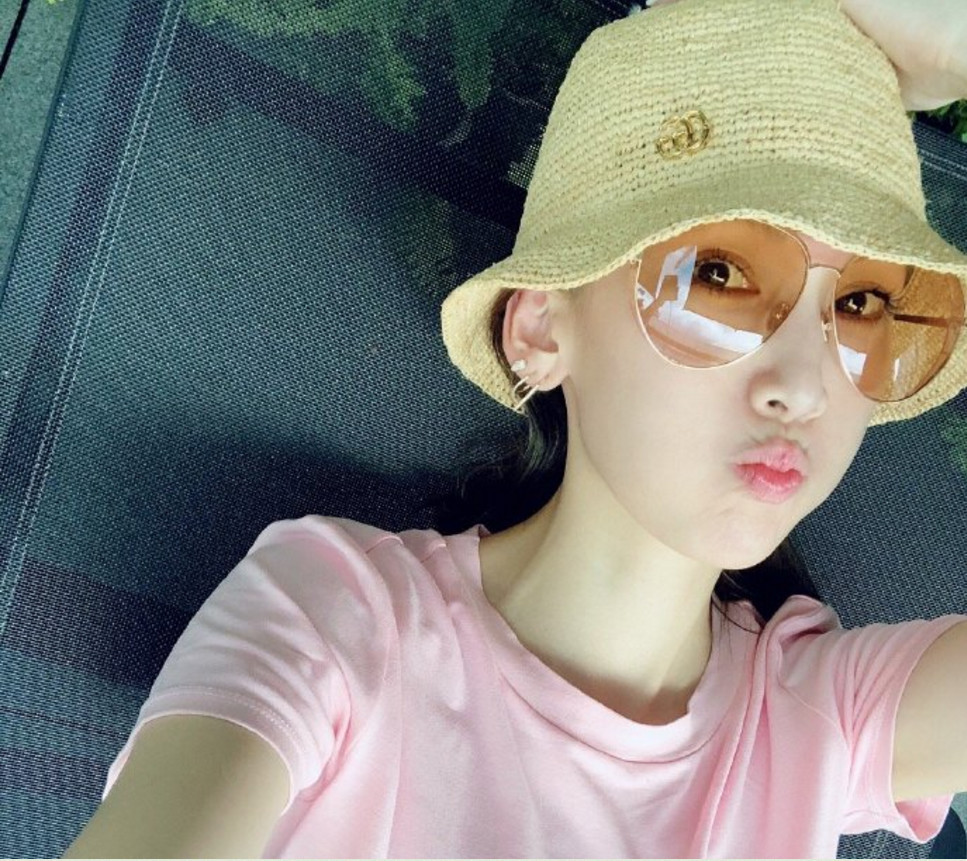 陈若仪晒美照享受休闲时光,嘟嘴卖萌少女心爆棚,网友:小娇妻!