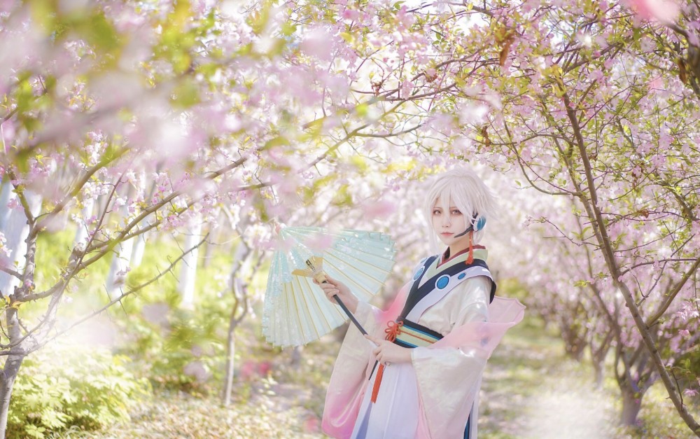 性转角色其实在cos圈很长江,包括知名的lovelive,都会有很多男生组团