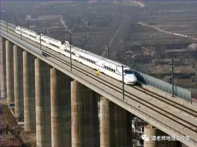BG真人:时事热议中国高铁来自日本的时间表。中国八横八纵的高铁布局让地理系的同学哭笑不得
