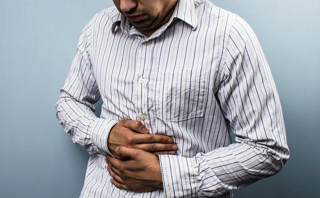 当身体出现"2痛,3红,4黄"时,警惕肝癌悄悄找上门!