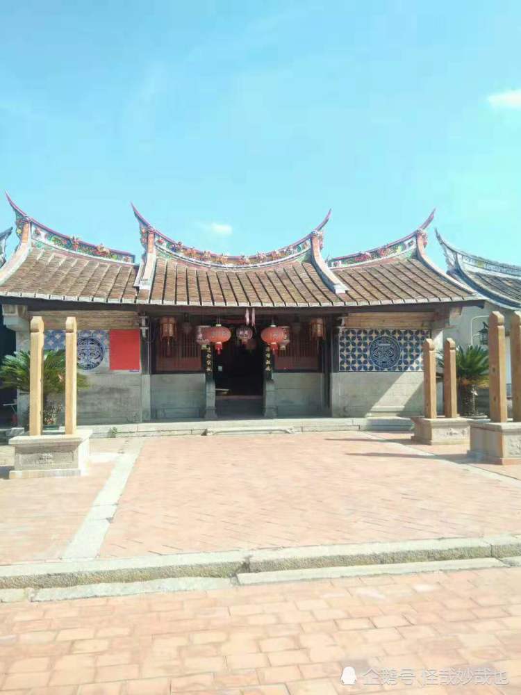 埭美古村青山环抱间碧水映古厝