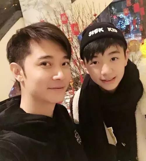 洪欣儿子张镐濂晒上戏录取通知以港澳台第一好成绩为母争光