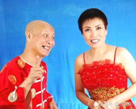 老翟头的扮演者翟波,和赵本山是老乡, 10岁开始学习二人转,一唱就是几