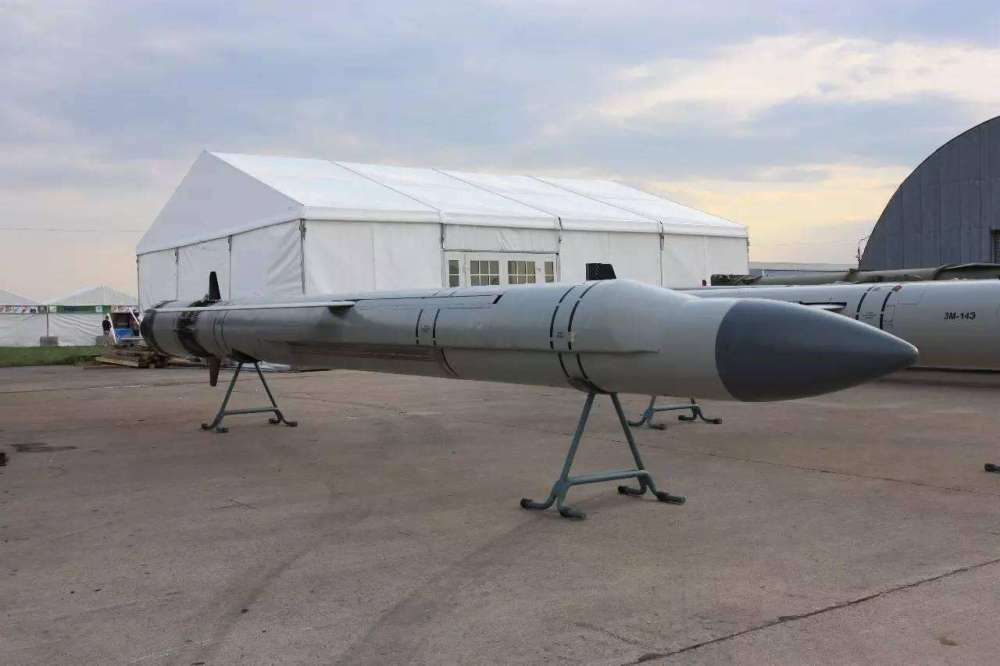 鹰击18自适超低空掠海全球首创蛇形机动3马赫突防拦截成奢望