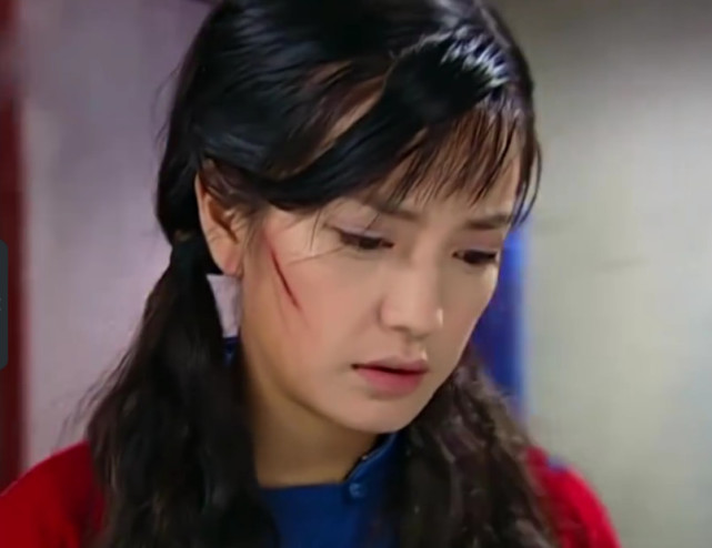 情深深:依萍不上大学要赚钱,无心的台词让傅文佩内疚一生