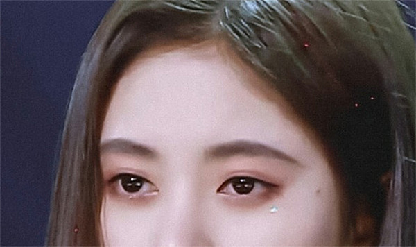 看眼睛猜明星,猜你只认出了鞠婧祎,全认出来绝对是王者中的王者