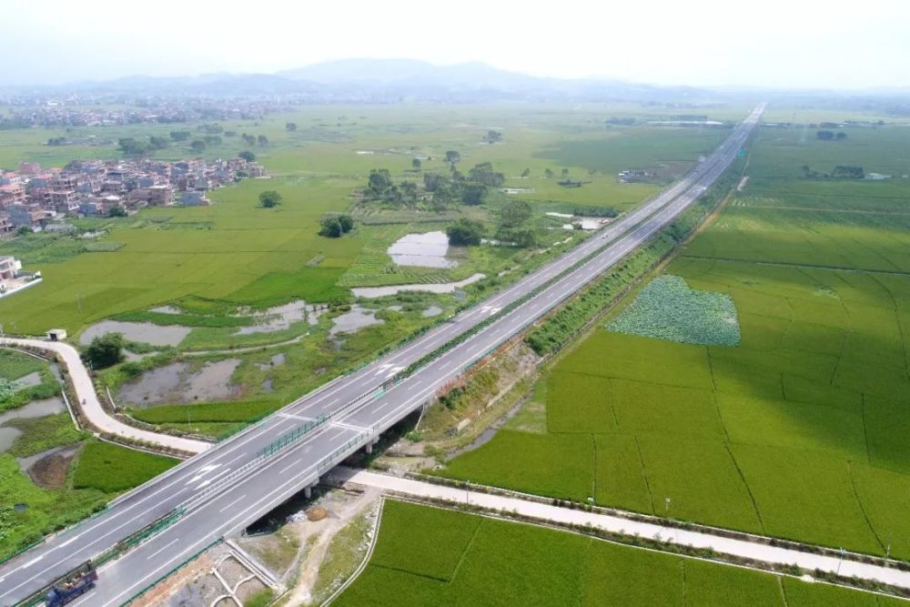 今天貴隆高速正式通車一路寬闊順暢沿途美景搶先看