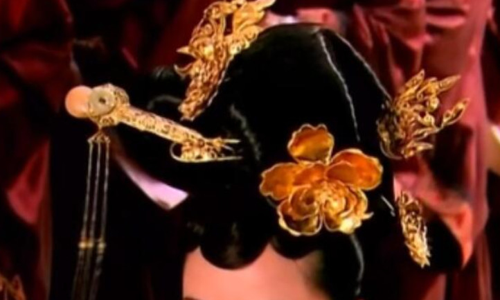 盘点陆贞传奇中萧唤云的发冠 皇后凤冠不是最美 十二步摇最惊艳