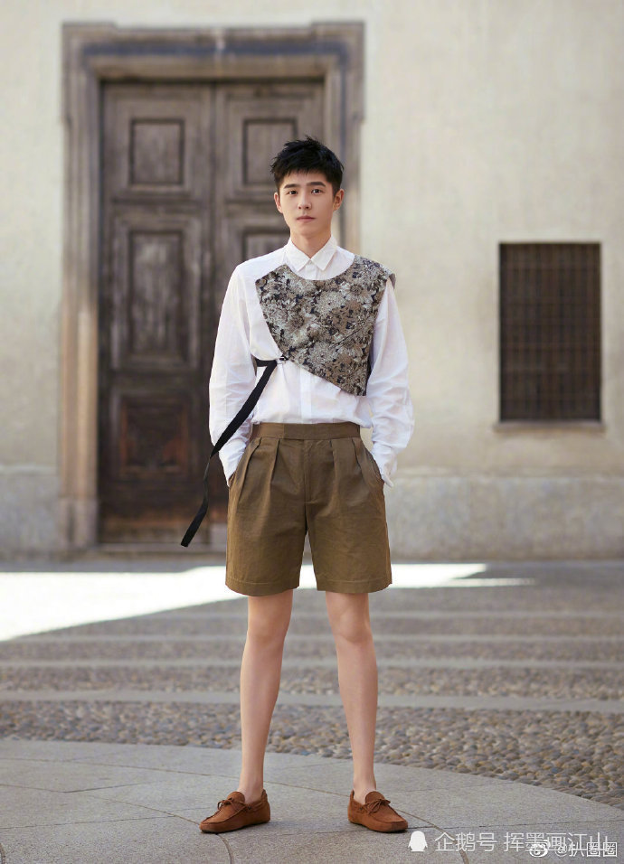 刘昊然米兰街拍腿比女生美网友这让我们怎么活男女都不活