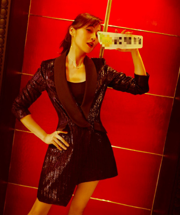 49岁"马小玲"近照曝光,容貌身材似少女