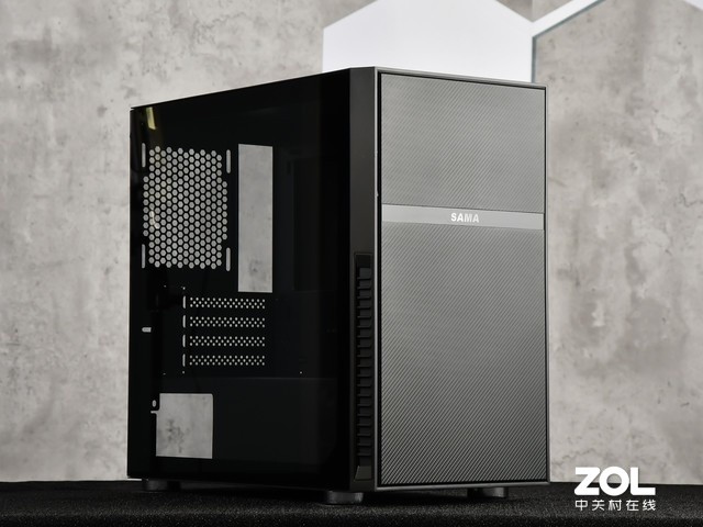 先马平头哥m1电竞版机箱采用了简约时尚的风格,虽然体型小巧,但是通过