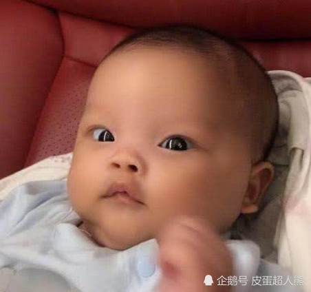 韩安冉嫌弃女儿的鼻子又扁又往上拱可谁记得韩安冉之前的鼻子