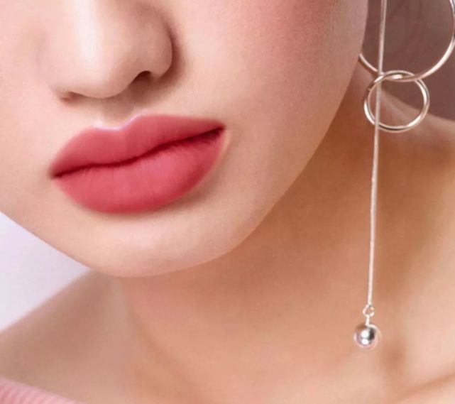 厚嘴唇,是一个隐藏的大美人标准