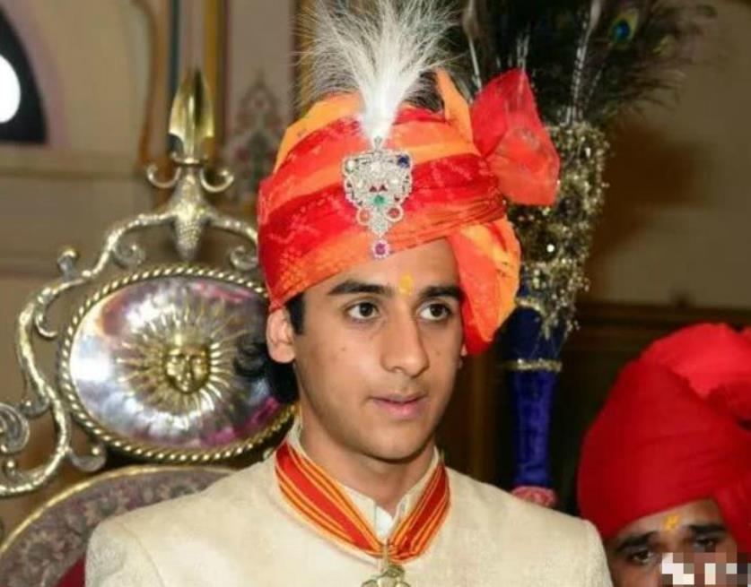 如今成为印度最年轻的国王,辛格保持着很多的兴趣爱好,其中在足球