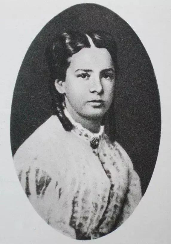 马尔福的母亲图片