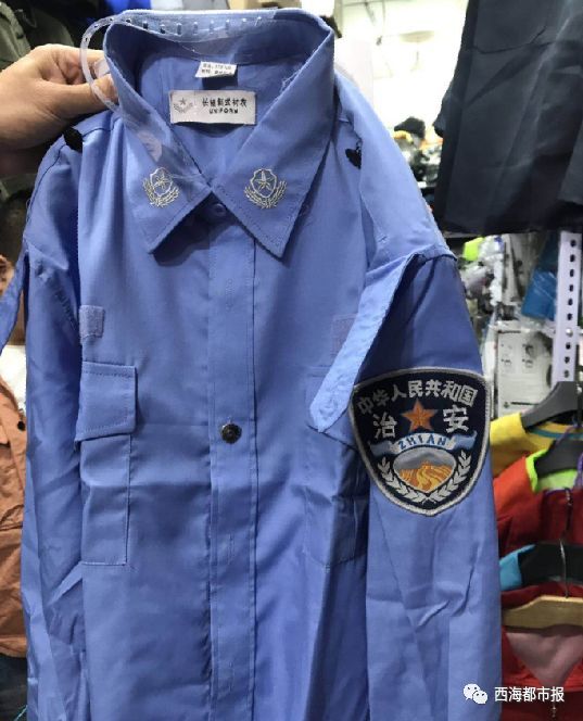西宁保安大哥和警察叔叔 撞脸 这种服装穿不得