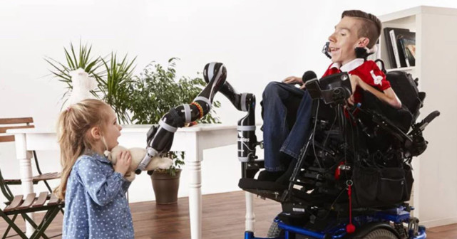 实现真正的"饭来张口",这款机器人手臂成为残障人士第三只手