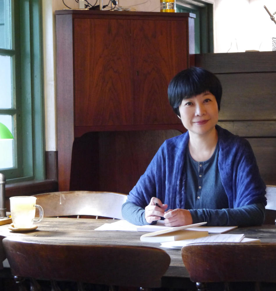 张曼娟新作我辈中人一本写给中年人的治愈书