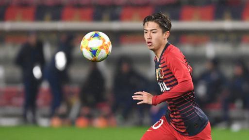 官宣 日本岁妖星加盟巴萨西甲双雄各获一名日籍天才
