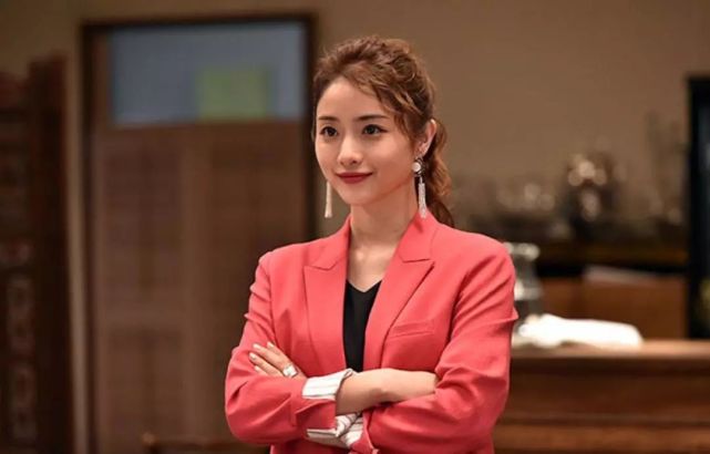 石原里美新剧1集换6个look,都比不上这妆容出彩