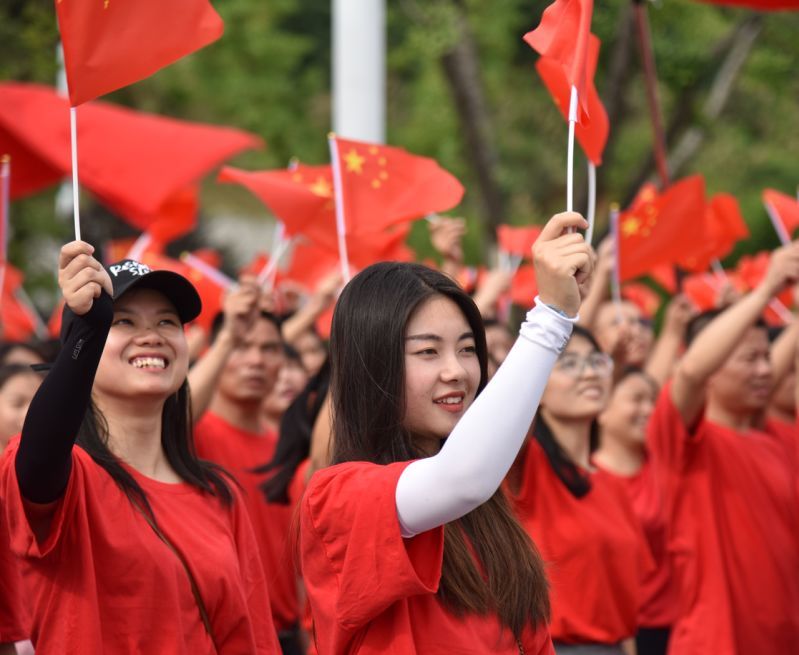 震撼湖南桂阳我和我的祖国万人快闪燃动爱国激情