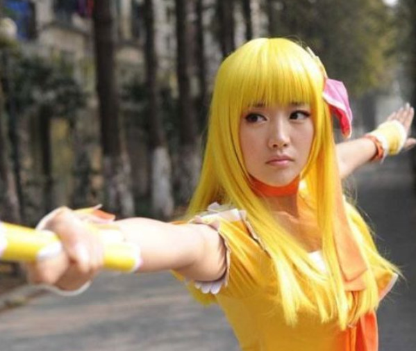 巴啦啦:小蓝的颜色明明整体都是黄色,为何不叫小黄?剧中已暗示