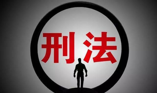 当然不是 《刑法》第二百六十六条 【诈骗罪】诈骗公私财物,数额较大