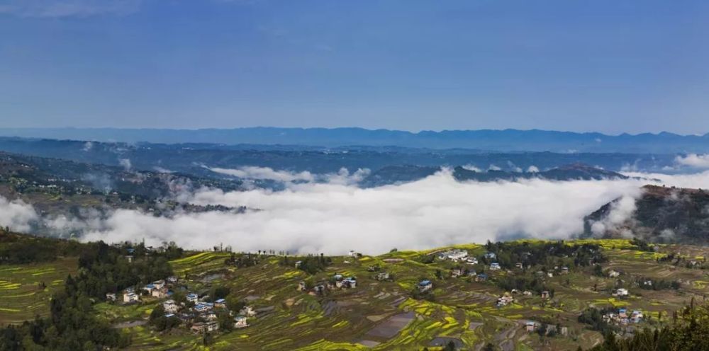 從萬州城區出發,看十里濱江長廊,日月廣場,七星谷等景區景點.