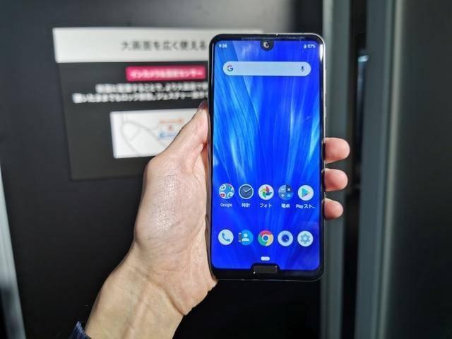 夏普aquosr35g版发布网友白瞎了那块好屏幕