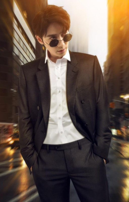 5张朱一龙帅气的poss照,最后一张图忧郁的表情惹人爱