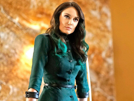 但是阴差阳错获得了上古神器蛇冠,于是被九头蛇组织招募,成为了"蝰蛇"