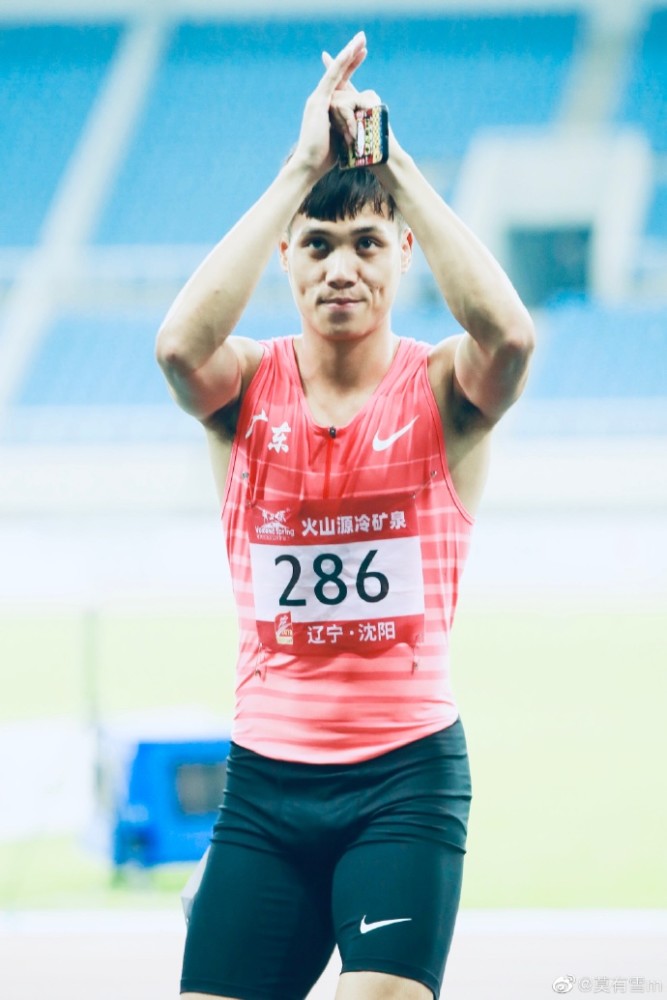 四川19岁百米天才何宇鸿在近日一场比赛创造新的中国青年纪录,震惊