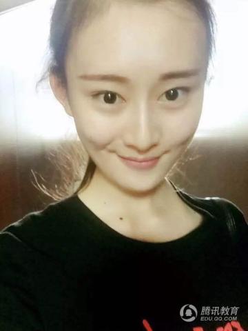 中戏女生刘香晒成长史被赞从小美到大