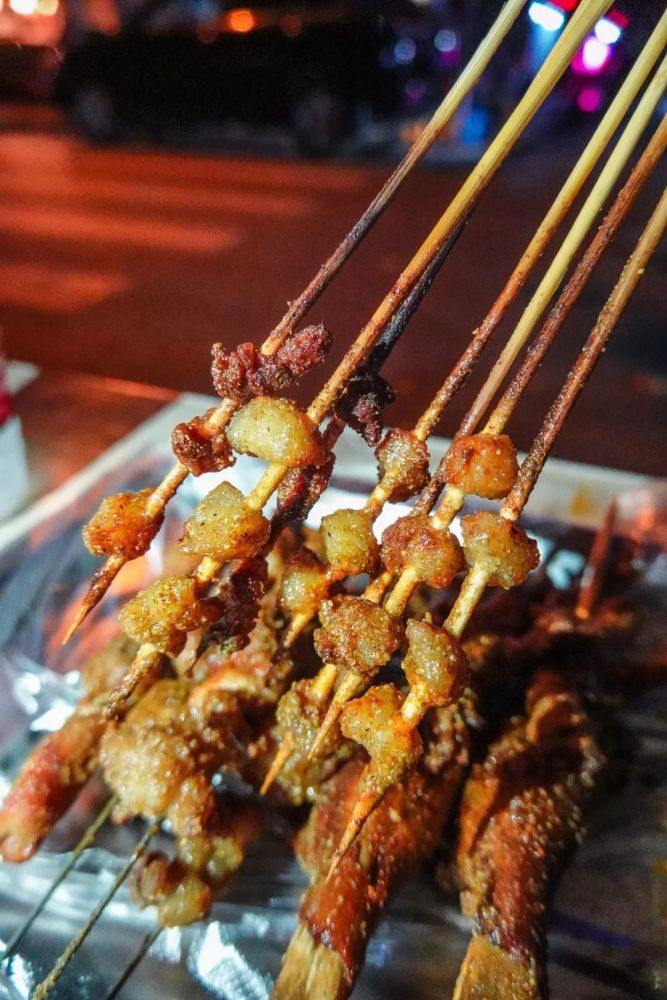 车站路烧烤大型烤筋子battle现场