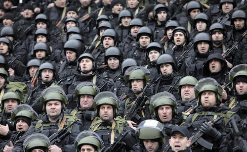 发生在车臣多次的独立运动和战争,使得车臣这个人口刚刚100万的小族