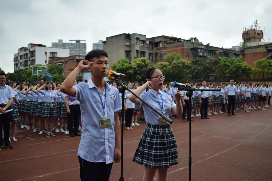 热血沸腾!内江二中举行"拼搏高三,乘梦飞翔"誓师动员大会