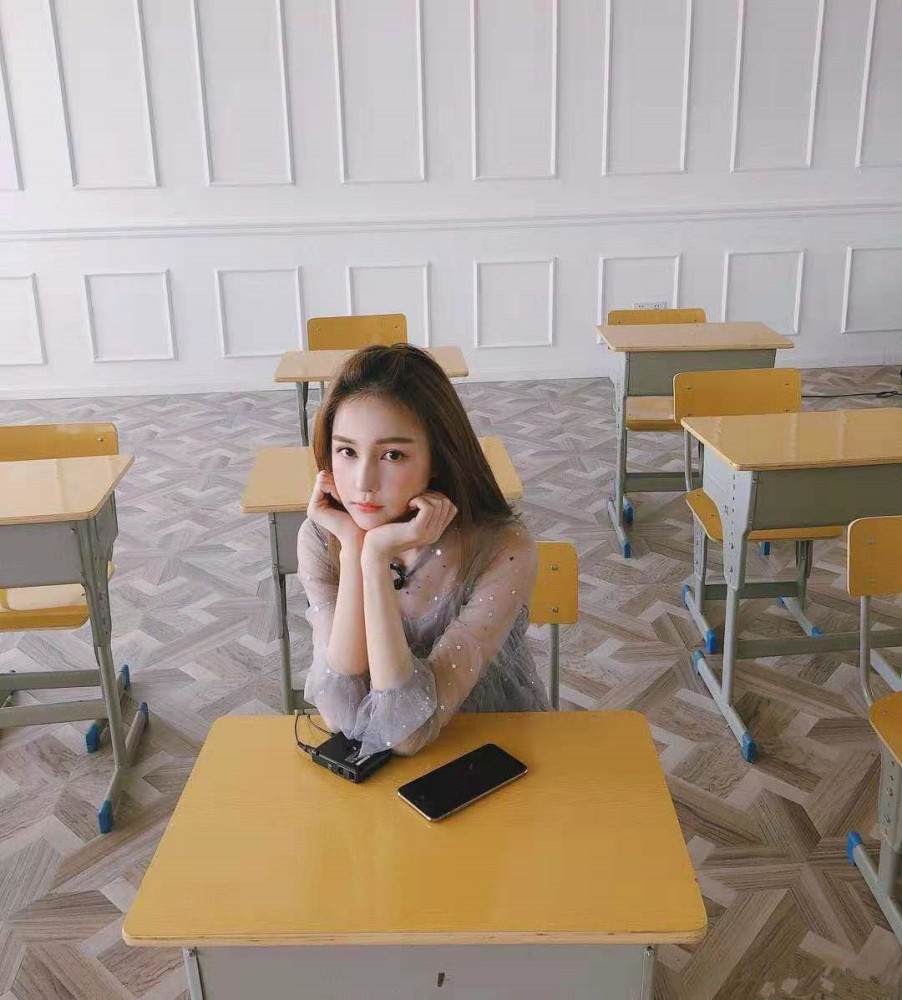 虎牙吃鸡一姐手持6倍镜ak力压不求人土豪的495万没白花