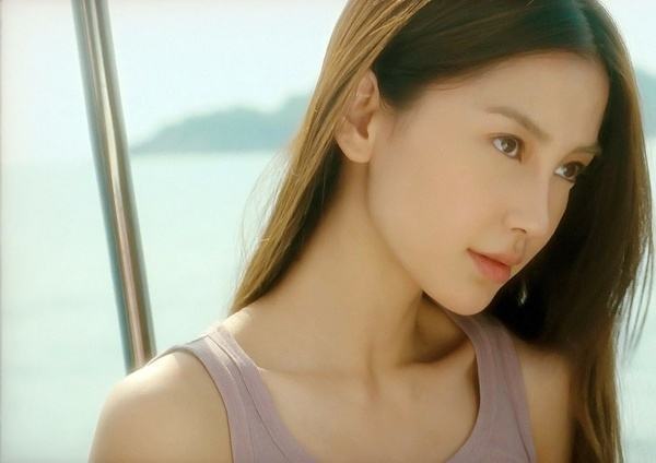 夏米是个青春靓丽的女生,是年轻岛主游乐乐口中的"奇女子",她经常带着