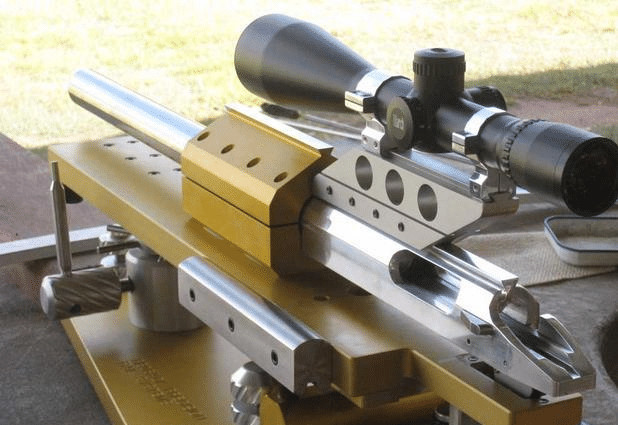 这种枪的名字叫做无限制级轨道枪.