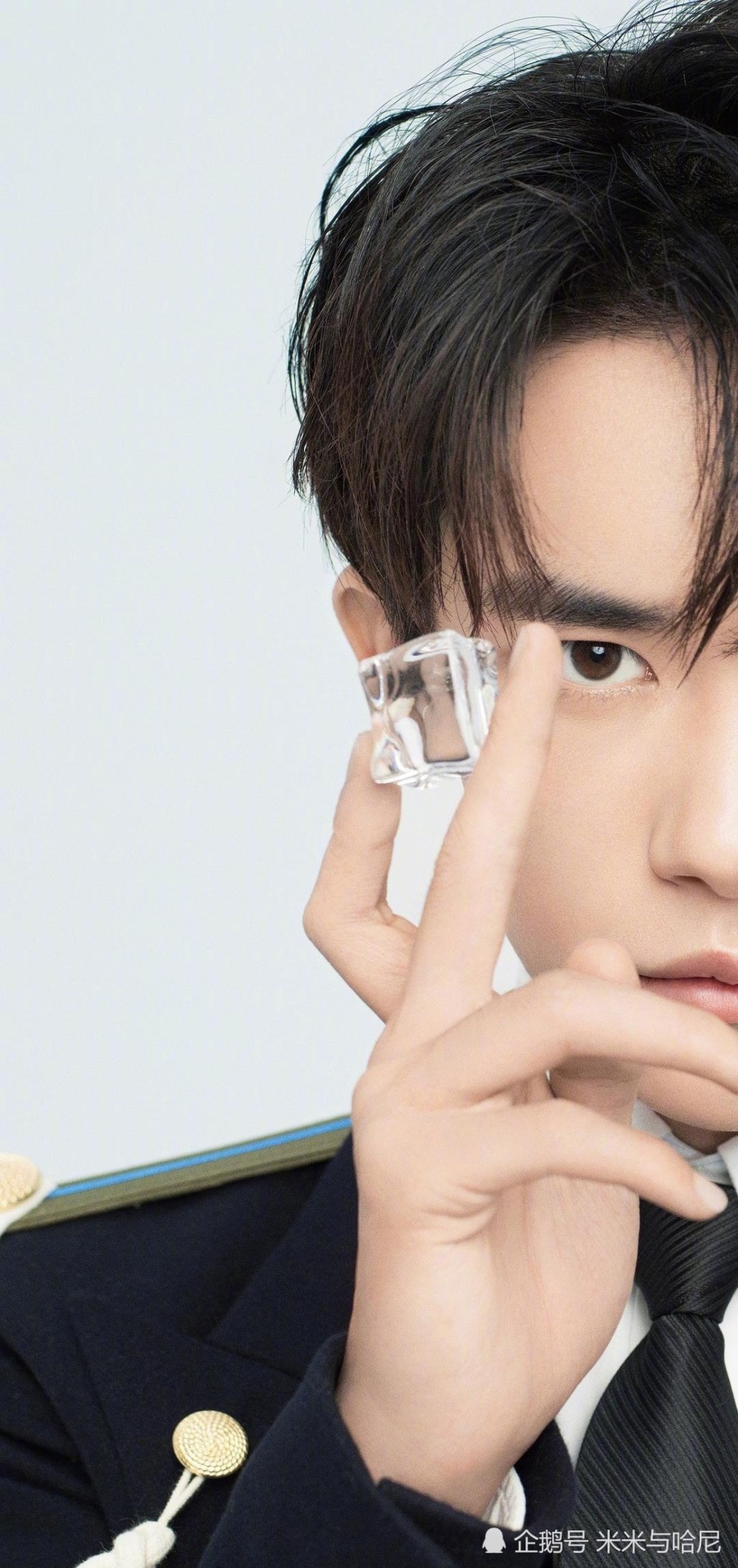 tfboys六周年制服半脸照来袭同是顶流谁的表现力更出色