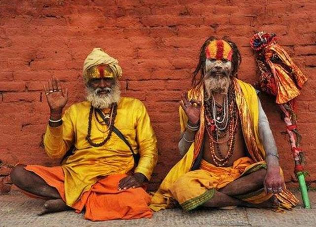 这些人便是印度的苦行僧,其实佛教文化最初是从印度尼泊尔等多国