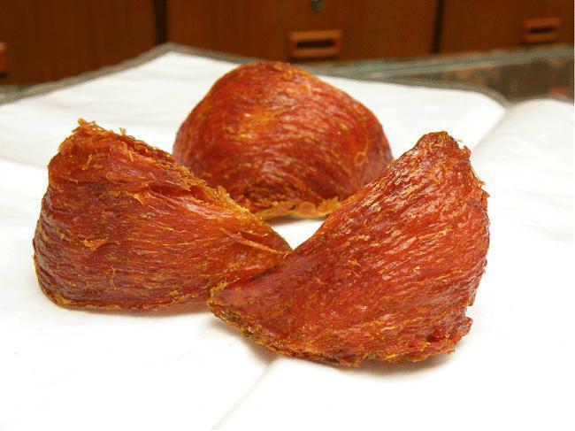 其实血燕不是因为燕子吐血筑巢才有?揭开燕窝的颜色形成之谜