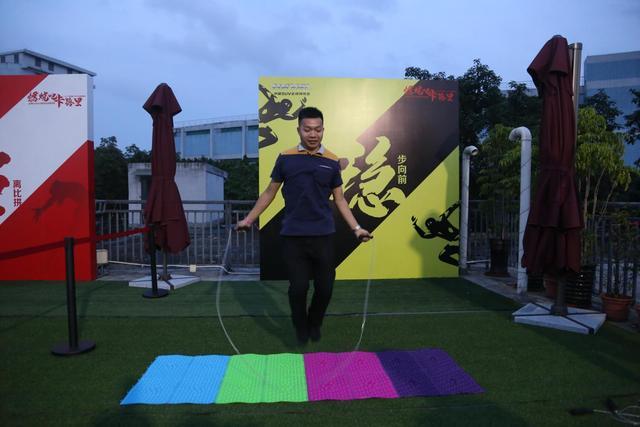 稳/步向前,指压板跳绳,享受一下酸爽的赶脚