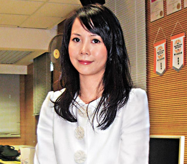 离开刘銮雄5年,吕丽君不靠24亿分手费,年赚过亿当单身富婆