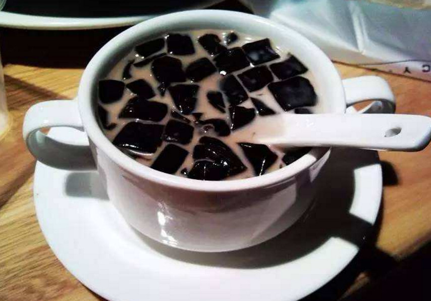 奶茶店的龟苓膏,为什么变得越来越难吃?看完你们就知道了