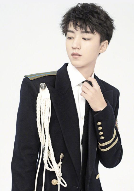 Tfboys最新写真 制服配领带秒变飒爽英姿少年 你表白谁