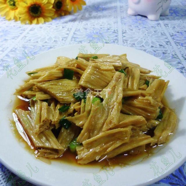 葱油腐竹,清香爽口入味,营养又下饭,十分钟就搞定