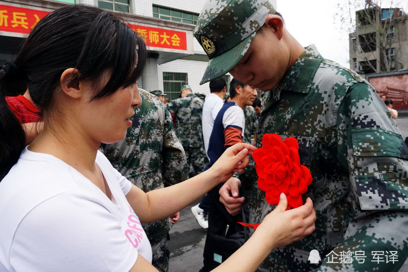 新兵入伍做多少俯卧撑才算合格 这个标准 很多年轻人都不够格