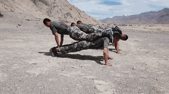 兵检体前屈图片