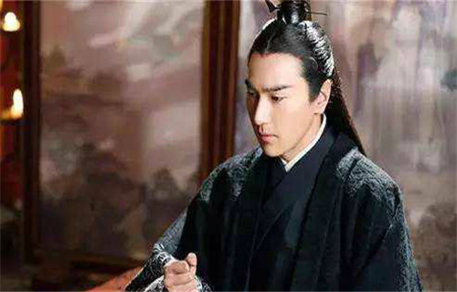 白浅是九尾白狐,夜华是黑色玄龙,那阿离的真身